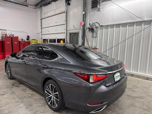 2022 Lexus ES 350 Base