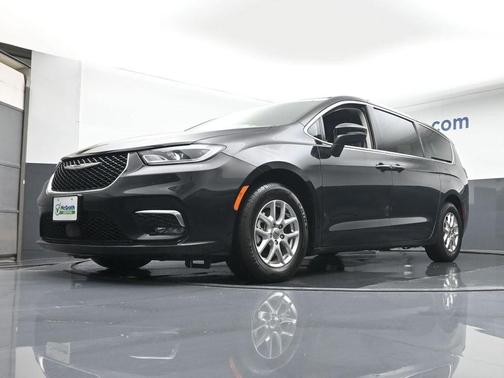 2023 Chrysler Pacifica Touring-L