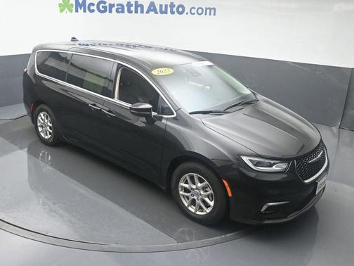 2023 Chrysler Pacifica Touring-L