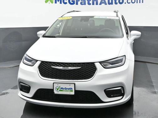2022 Chrysler Pacifica Touring-L