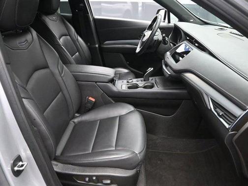 2022 Cadillac XT4 Premium Luxury