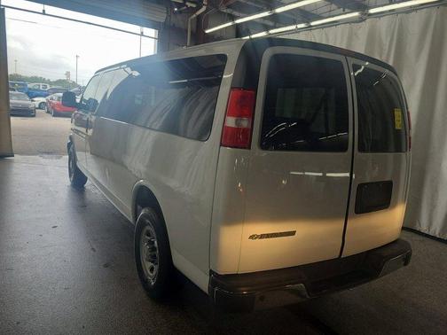 2024 Chevrolet Express 3500 LT