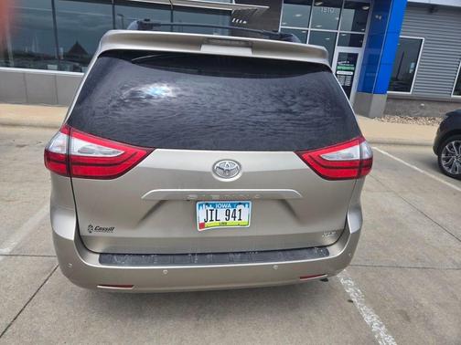 Creme Brulee 2016 Toyota Sienna XLE Premium