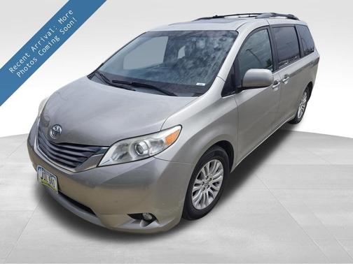 Gold 2016 Toyota Sienna XLE