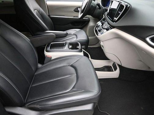 2024 Chrysler Pacifica Touring-L