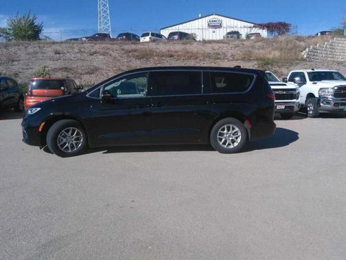 2024 Chrysler Pacifica Touring-L