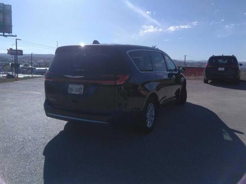 2024 Chrysler Pacifica Touring-L