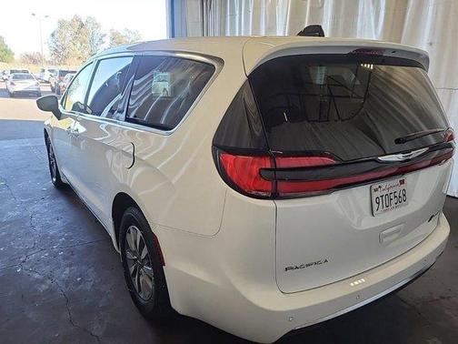 2025 Chrysler Pacifica Hybrid Select