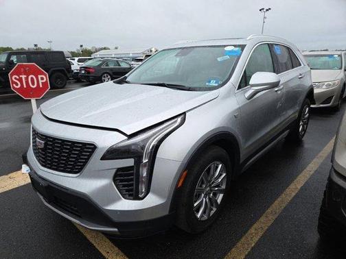 Radiant Silver Metallic 2020 Cadillac XT4 Premium Luxury