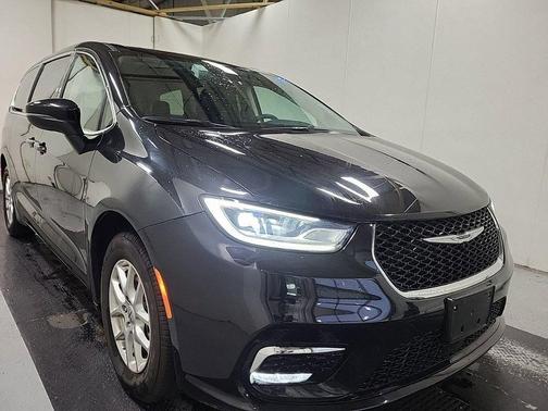 2023 Chrysler Pacifica Touring-L