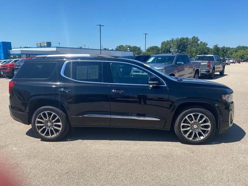 2022 GMC Acadia Denali