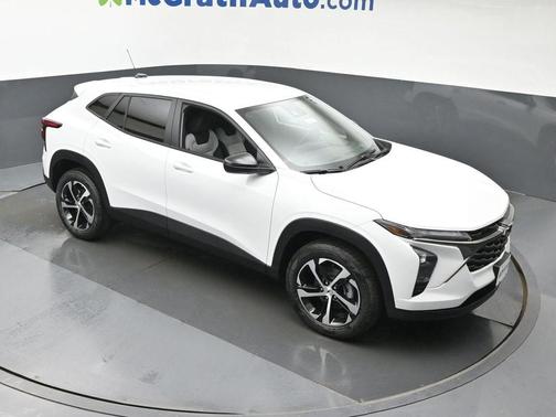 Summit White 2026 Chevrolet Trax 1RS