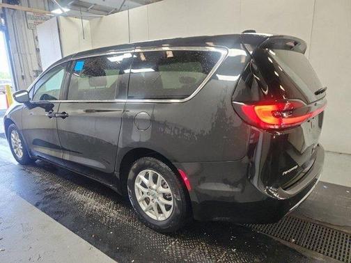 2023 Chrysler Pacifica Touring-L