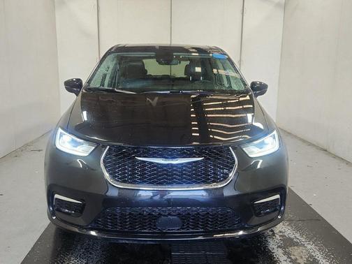 2023 Chrysler Pacifica Touring-L