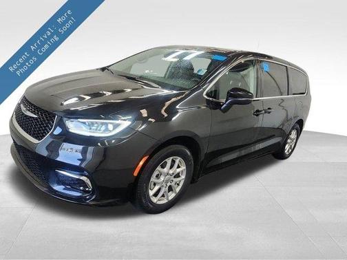 2023 Chrysler Pacifica Touring-L