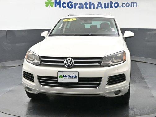 White 2011 Volkswagen Touareg VR6