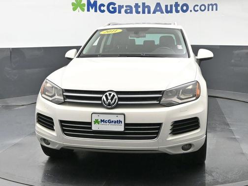 White 2011 Volkswagen Touareg VR6