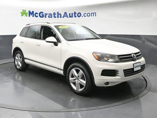 White 2011 Volkswagen Touareg VR6