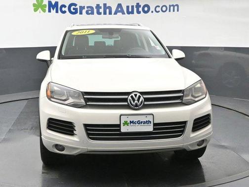White 2011 Volkswagen Touareg VR6