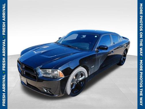 Pitch Black 2014 Dodge Charger R/T