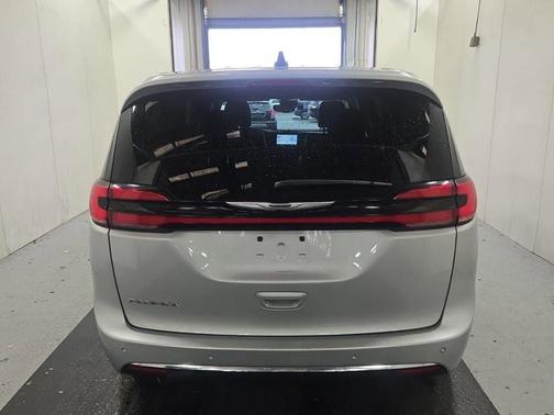 2024 Chrysler Pacifica Touring-L