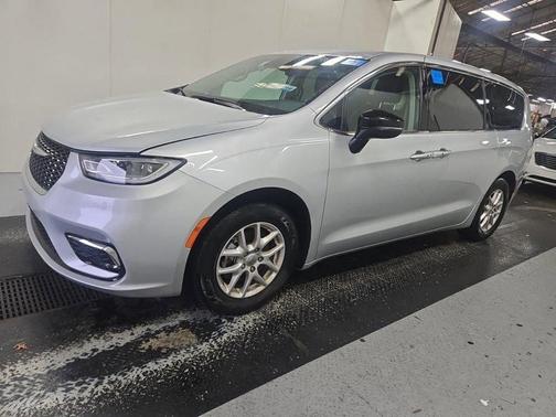 2024 Chrysler Pacifica Touring-L