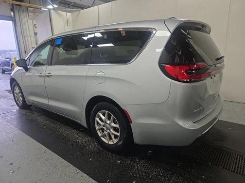 2024 Chrysler Pacifica Touring-L