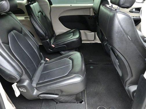 2024 Chrysler Pacifica Touring-L