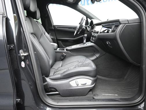 2021 Porsche Macan Base