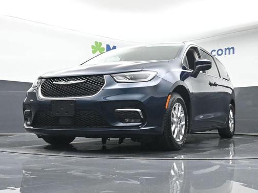 2023 Chrysler Pacifica Touring-L