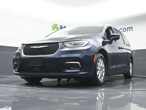 2023 Chrysler Pacifica Touring-L