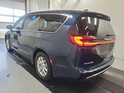 2023 Chrysler Pacifica Touring-L