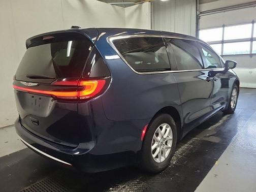 2023 Chrysler Pacifica Touring-L
