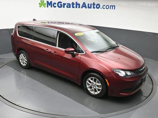 Velvet Red Pearlcoat 2023 Chrysler Voyager LX