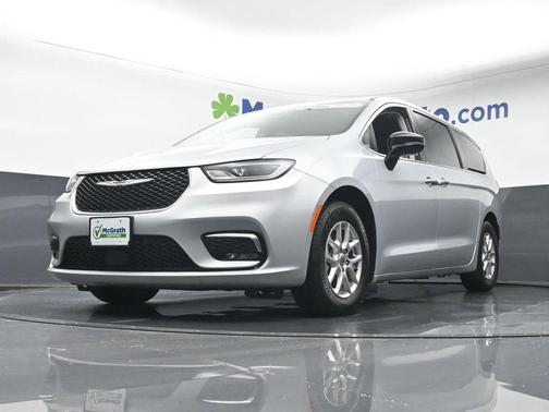 2024 Chrysler Pacifica Touring-L