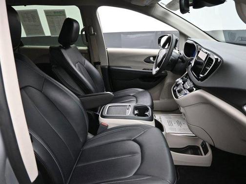 2024 Chrysler Pacifica Touring-L