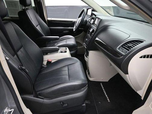 2014 Chrysler Town & Country Touring-L