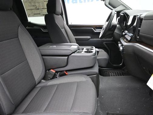 2025 GMC Sierra 1500 SLE