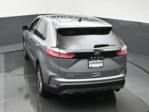 Silver Metallic 2021 Ford Edge Titanium