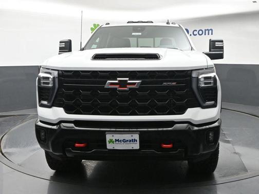 Summit White 2026 Chevrolet Silverado 2500 ZR2