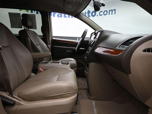 2012 Chrysler Town & Country Touring