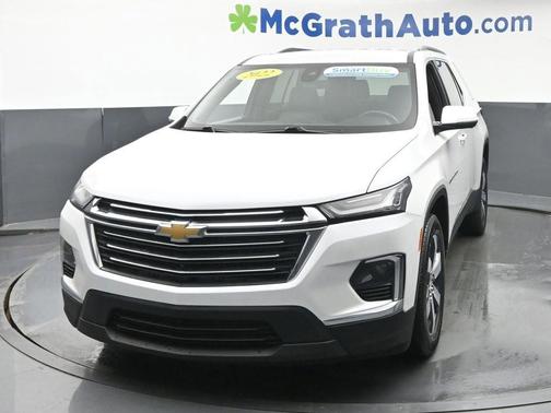 Iridescent Pearl Tricoat 2022 Chevrolet Traverse LT Leather