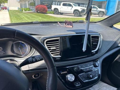 Granite Crystal Clearcoat Metallic 2022 Chrysler Pacifica Hybrid Touring L
