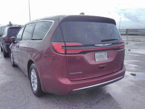 2023 Chrysler Pacifica Touring-L