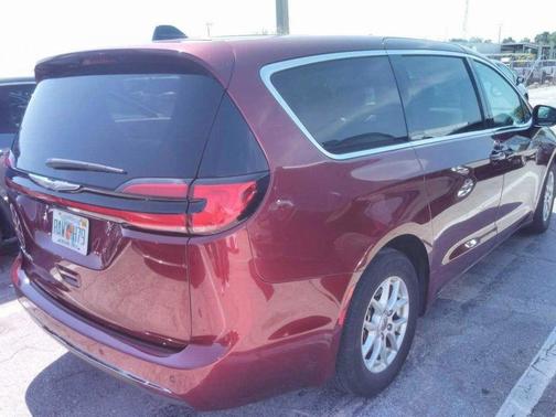 2023 Chrysler Pacifica Touring-L