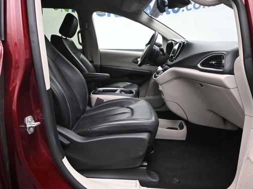 2023 Chrysler Pacifica Touring-L
