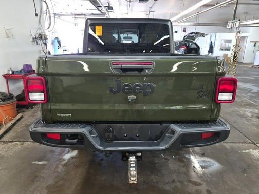 Sarge Green Clearcoat 2022 Jeep Gladiator Sport