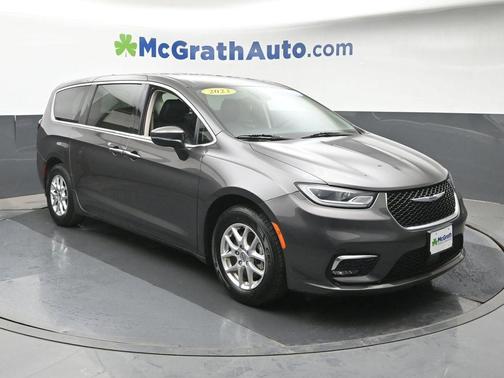 Granite Crystal Clearcoat Metallic 2023 Chrysler Pacifica Touring-L
