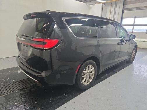 2024 Chrysler Pacifica Touring-L
