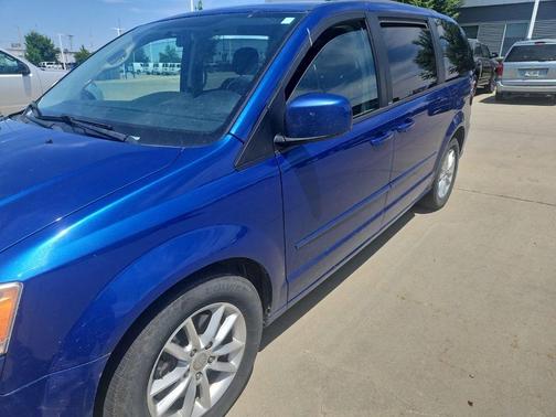 Blue Streak Pearlcoat 2013 Dodge Grand Caravan SXT